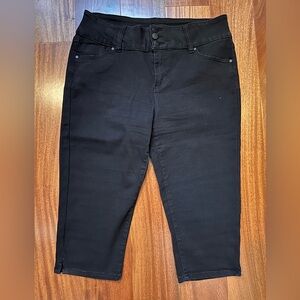 d.jeans black high-waisted capris